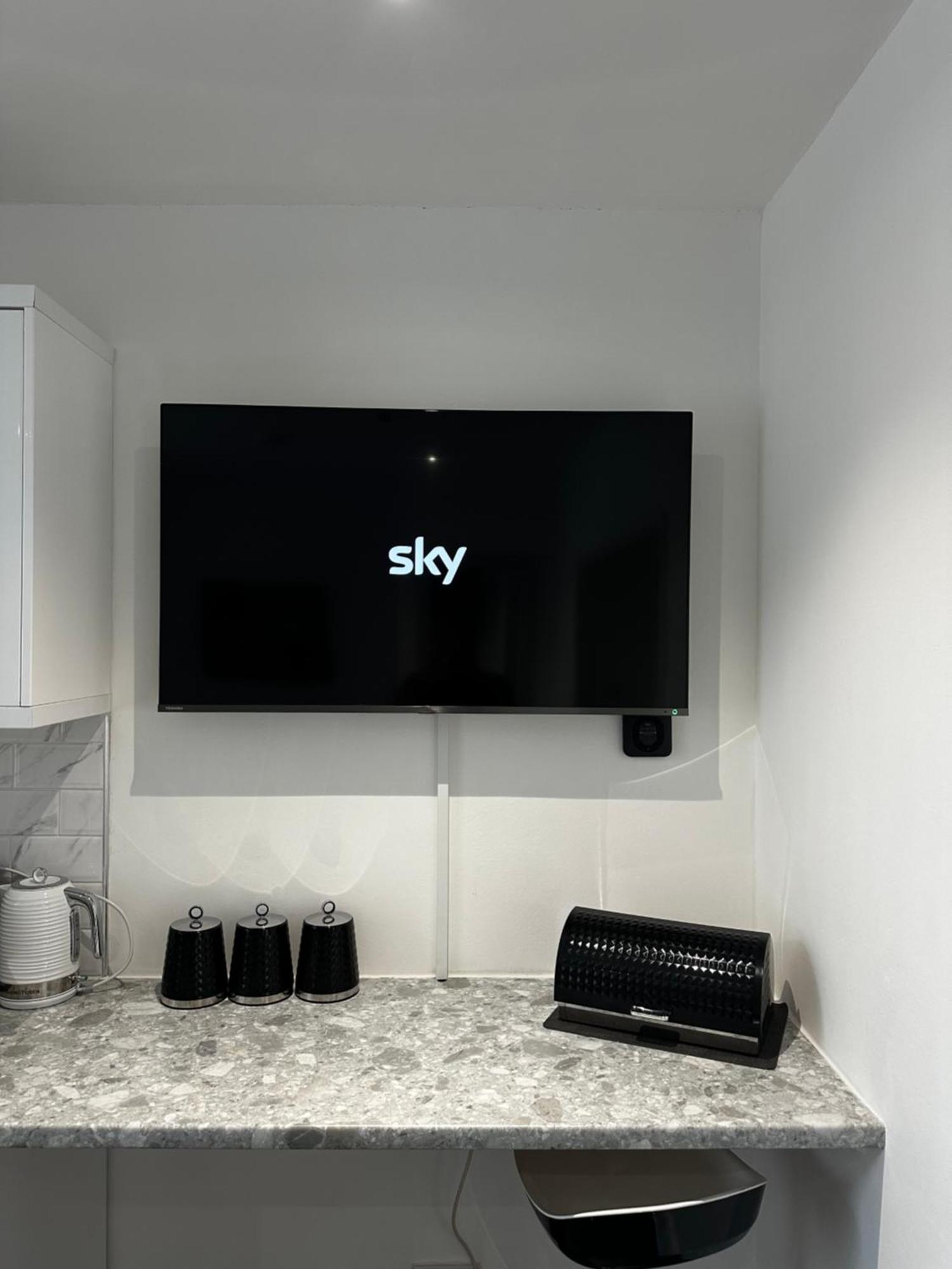 Town Centre Studio Flat Merthyr Tydfil Dış mekan fotoğraf