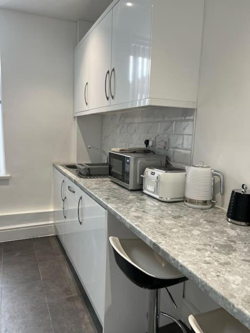Town Centre Studio Flat Merthyr Tydfil Dış mekan fotoğraf
